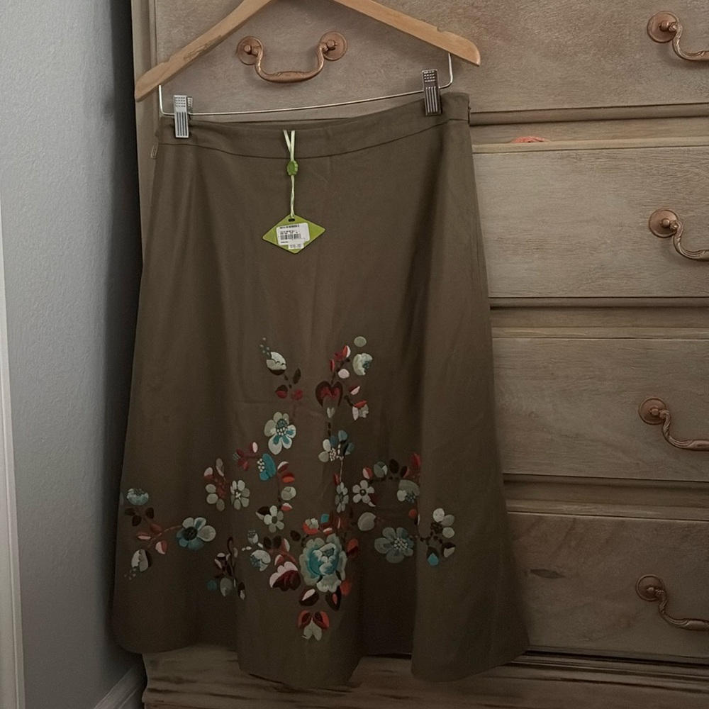 NWT Oilily Olive Green Lambswool  Embroidered Knee Length Skirt. Size 36 US 6